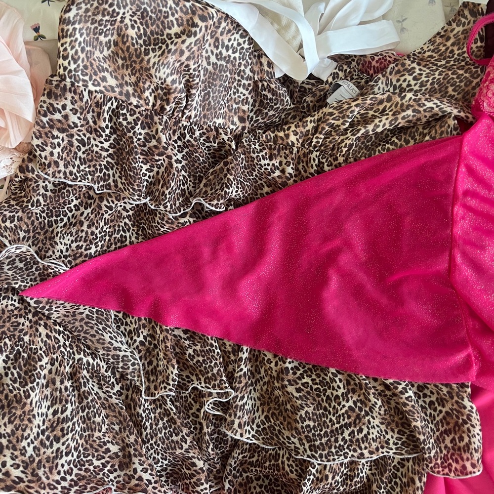 Victoria’s Secret | “Sexy little things” | y2k sparkly cami w. ruffle detail - Picture 7 of 12